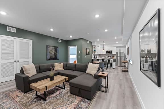 Sprawling 8 Bed Complex, Pool Table, Parking!